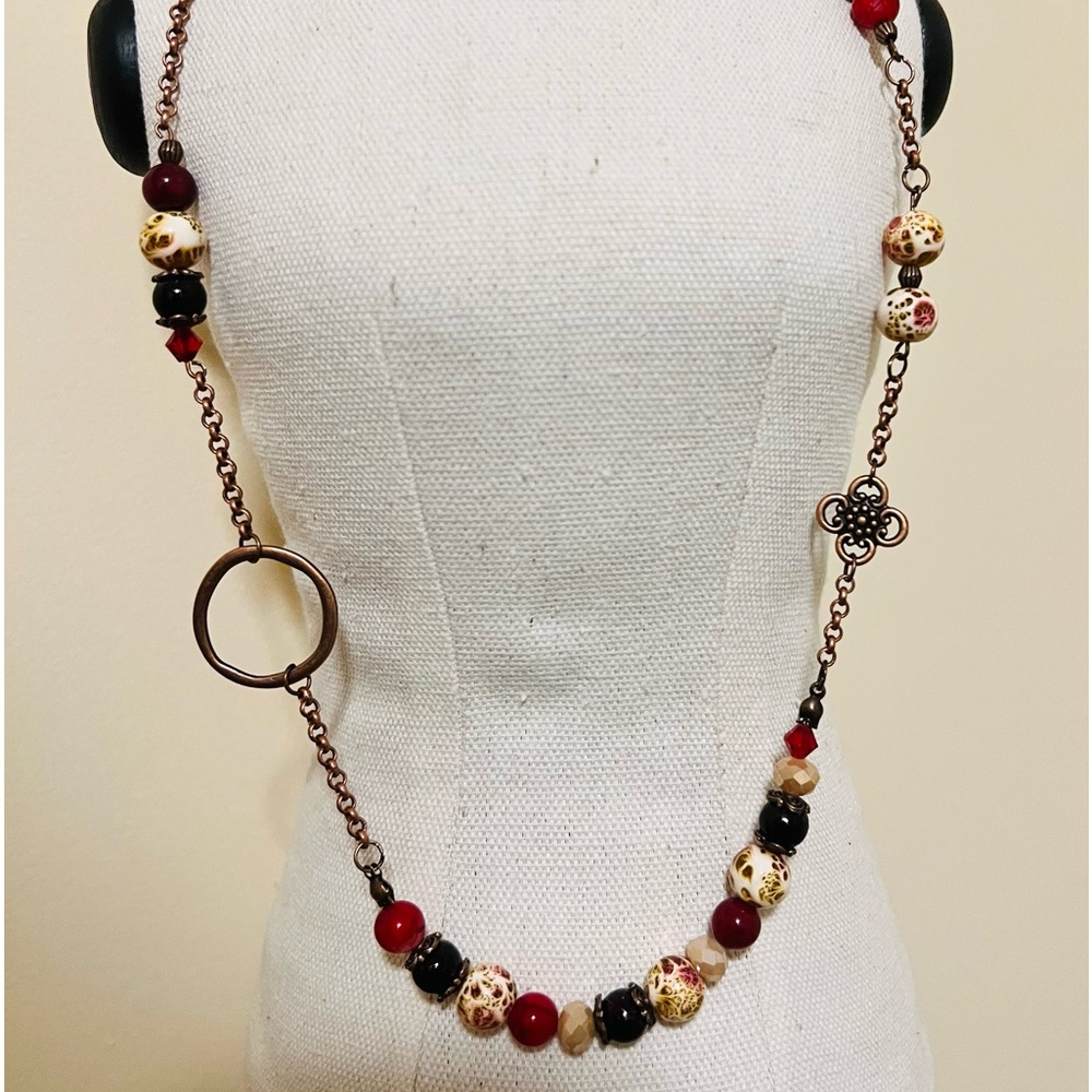 23 inch copper color chain, nickel free.  Glass beads